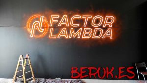 rotulacion graffiti factor lambda efecto neon naranja luz logo